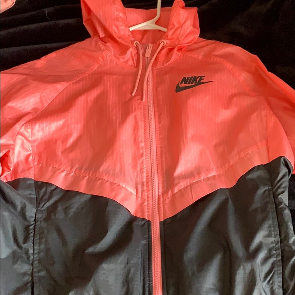 Women’s Nike windbreaker